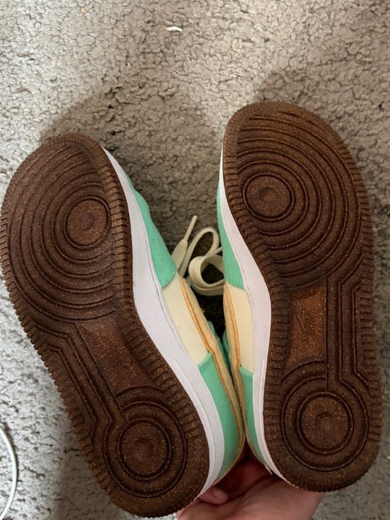 Nike Low-Top Sneakers in Mint Green, Cream & Gold Swoosh - Picture 4 of 5